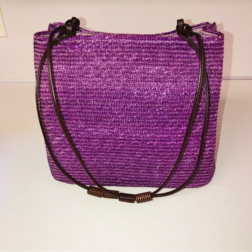 Purple straw purse, faux leather straps, 10”x11”x5”center inside zippered pouch